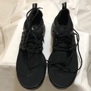 Black fly knit Nike prestos